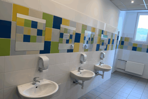 05 – Zrcadla na chlapecké a dívčí toalety